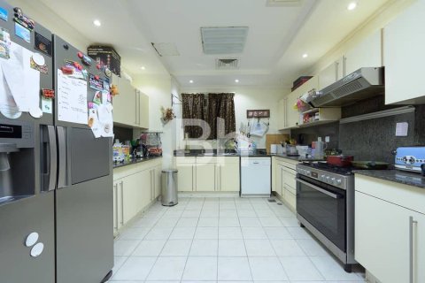 Villa in Jumeirah Islands, Dubai 4 bedrooms, 491 sq.m. № 24932 - photo 3