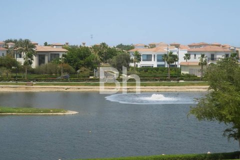 Villa in Jumeirah Islands, Dubai 4 bedrooms, 491 sq.m. № 24932 - photo 17