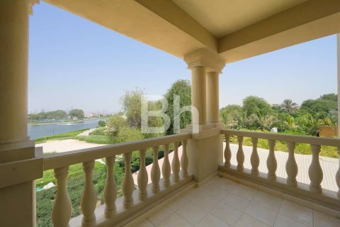 Villa in Jumeirah Islands, Dubai 4 bedrooms, 491 sq.m. № 24932 - photo 16