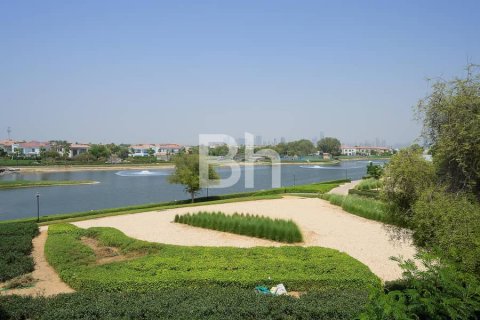 Villa in Jumeirah Islands, Dubai 4 bedrooms, 491 sq.m. № 24932 - photo 13