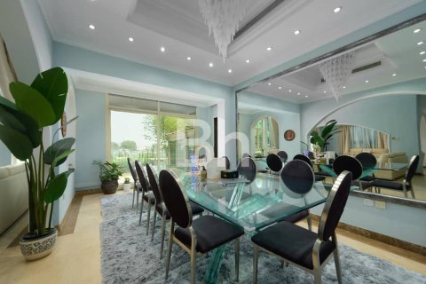 Villa in Jumeirah Islands, Dubai 4 bedrooms, 491 sq.m. № 24932 - photo 8
