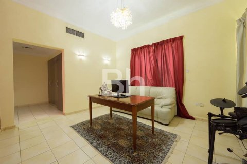 Villa in Jumeirah Islands, Dubai 4 bedrooms, 491 sq.m. № 24932 - photo 4