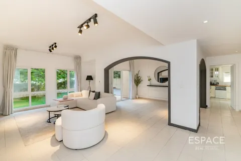 Villa à Meadows, Dubai, 5 chambres, 353 m², № 62053 - photo 2