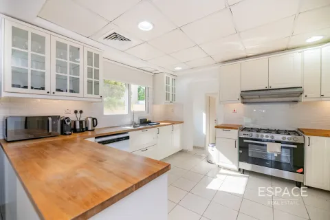 Villa à Meadows, Dubai, 5 chambres, 353 m², № 62053 - photo 8