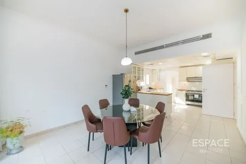 Villa à Meadows, Dubai, 5 chambres, 353 m², № 62053 - photo 7