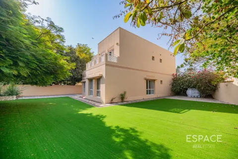 Villa à Meadows, Dubai, 5 chambres, 353 m², № 62053 - photo 1
