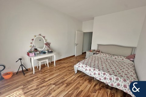 Villa in Meadows, Dubai 4 bedrooms, 569 sq.m. № 76661 - photo 9