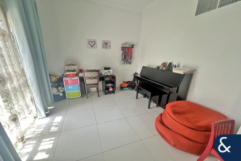 Villa in Meadows, Dubai 4 bedrooms, 569 sq.m. № 76661 - photo 7