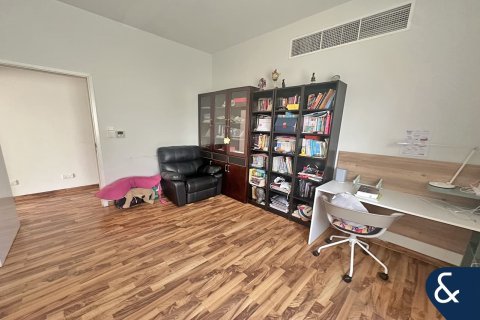 Villa in Meadows, Dubai 4 bedrooms, 569 sq.m. № 76661 - photo 12