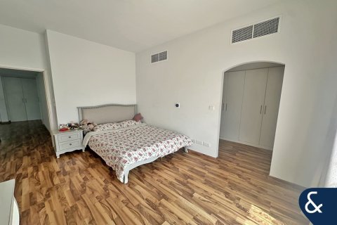 Villa in Meadows, Dubai 4 bedrooms, 569 sq.m. № 76661 - photo 10