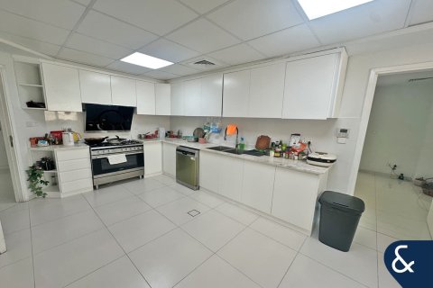 Villa in Meadows, Dubai 4 bedrooms, 569 sq.m. № 76661 - photo 6