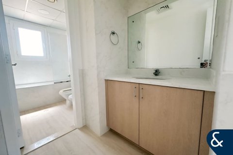 Villa in Maeen, The Lakes, Dubai 3 bedrooms, 234 sq.m. № 76662 - photo 6