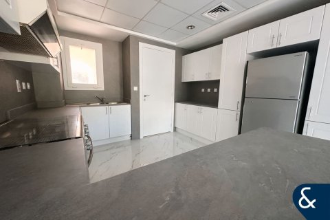 Villa in Maeen, The Lakes, Dubai 3 bedrooms, 234 sq.m. № 76662 - photo 3