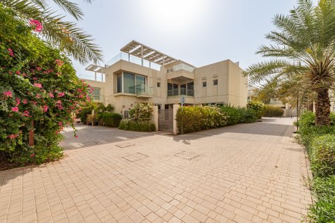 Villa in The Sustainable City, Dubai 3 bedrooms, 312.87 sq.m. № 136520