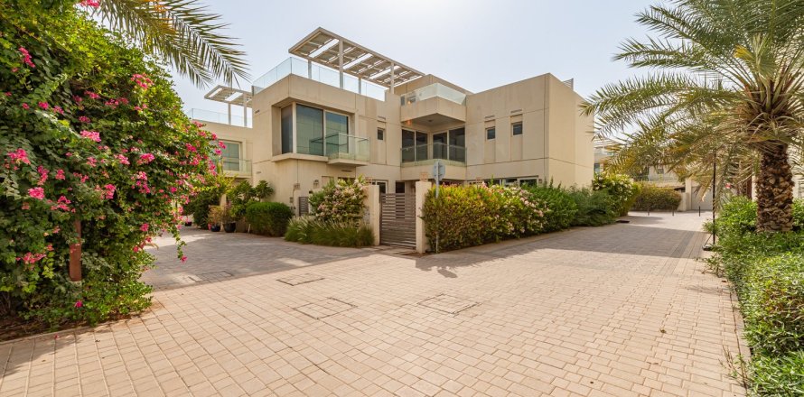 Villa in The Sustainable City, Dubai 3 bedrooms, 312.87 sq.m. № 136520