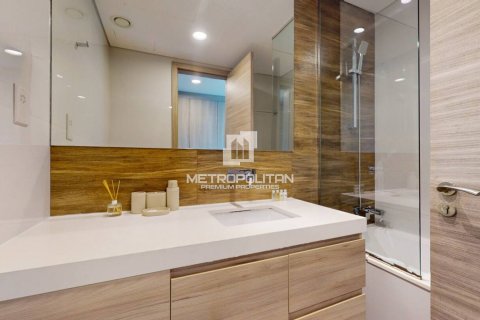 Apartment in SOL Bay, Business Bay, Dubai 2 bedrooms, 137 sq.m. № 73956 - photo 16