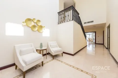 Villa en Palm Jumeirah, Dubai, 4 dormitorios, 622 m², № 61677 - foto 5