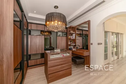 Villa in Jumeirah Golf Estates, Dubai 5 bedrooms, 523 sq.m. № 61671 - photo 9