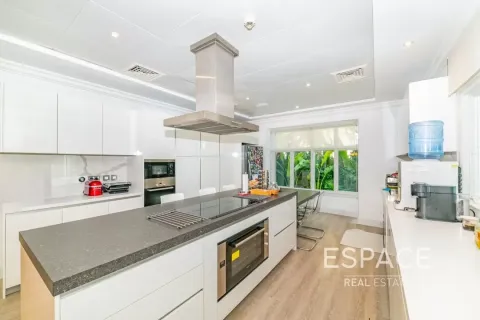 Villa in Jumeirah Golf Estates, Dubai 5 bedrooms, 523 sq.m. № 61671 - photo 4