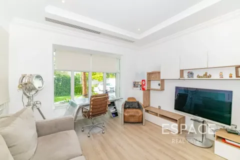 Villa in Jumeirah Golf Estates, Dubai 5 bedrooms, 523 sq.m. № 61671 - photo 2