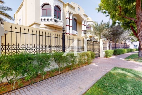 Villa in Sector E, Emirates Hills, Dubai 1724 sq.m. № 83896 - photo 3