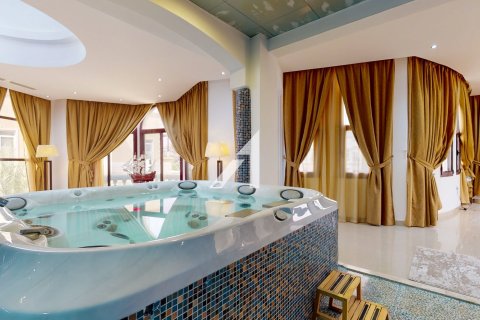 Villa in Sector E, Emirates Hills, Dubai 1724 sq.m. № 83896 - photo 6