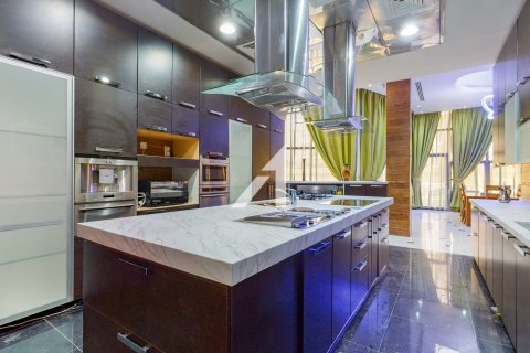 Villa in Sector E, Emirates Hills, Dubai 1724 sq.m. № 83896 - photo 20