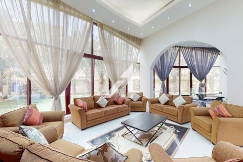 Villa en Sector E, Emirates Hills, Dubai, 1724 m², № 83896 - foto 1