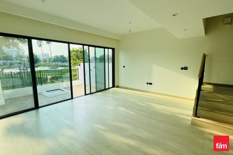 Снять в аренду виллу в Дубае: 4 спальни, 144м², № 90528 - фото 2