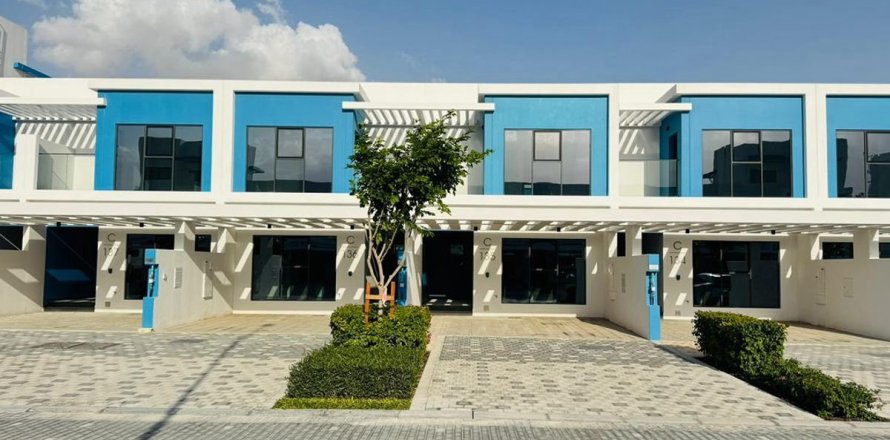 Вилла в Дубае, 4 спальни, 144м², № 90528