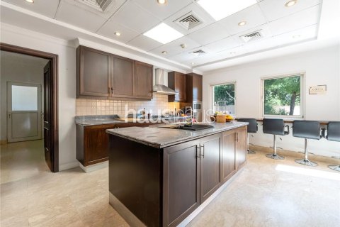 Купить виллу в Арабиан Ранчес, Дубай: 7 спален, 690м², № 43339 - фото 7