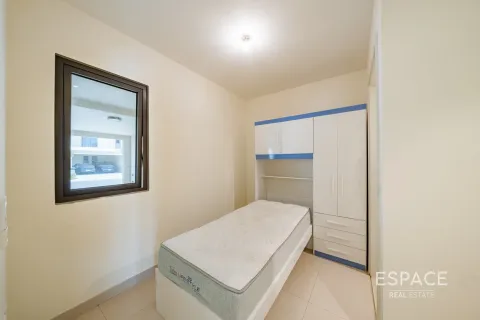 Villa in Dubai Hills Estate, Dubai 3 bedrooms, 211 sq.m. № 61724 - photo 8