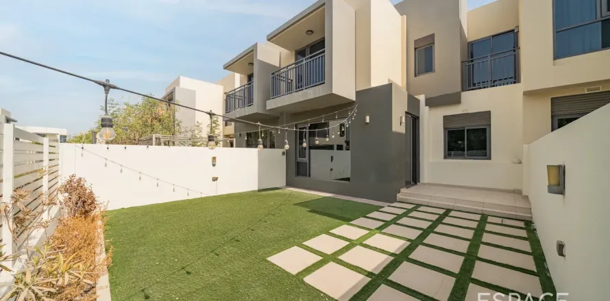 Villa in Dubai Hills Estate, Dubai 3 bedrooms, 211 sq.m. № 61724