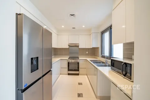 Villa in Dubai Hills Estate, Dubai 3 bedrooms, 211 sq.m. № 61724 - photo 6