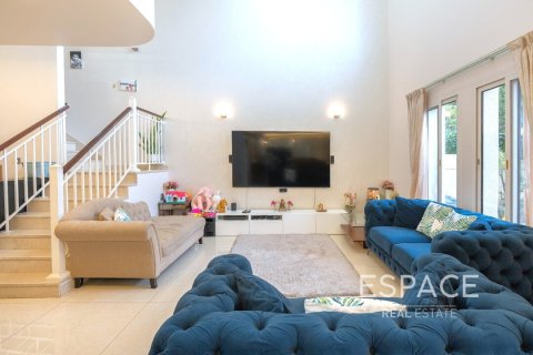 Villa in The Lakes, Dubai 3 bedrooms, 241 sq.m. № 61726 - photo 3