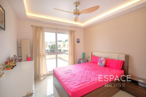 Villa in The Lakes, Dubai 3 bedrooms, 241 sq.m. № 61726 - photo 11