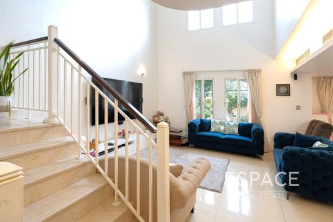 Villa in The Lakes, Dubai 3 bedrooms, 241 sq.m. № 61726 - photo 6