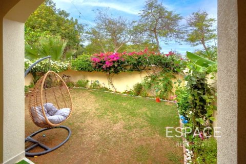 Villa in The Lakes, Dubai 3 bedrooms, 241 sq.m. № 61726 - photo 17