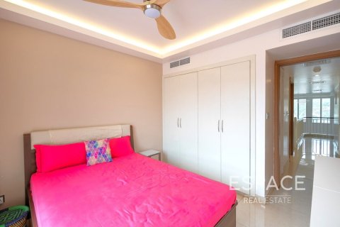 Villa in The Lakes, Dubai 3 bedrooms, 241 sq.m. № 61726 - photo 12