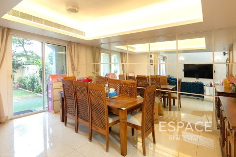 Villa in The Lakes, Dubai 3 bedrooms, 241 sq.m. № 61726 - photo 4