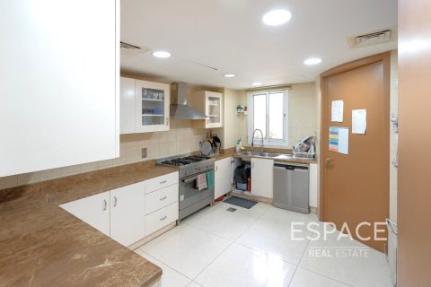 Villa in The Lakes, Dubai 3 bedrooms, 241 sq.m. № 61726 - photo 5