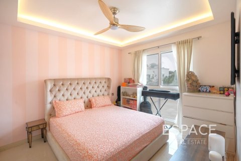 Villa in The Lakes, Dubai 3 bedrooms, 241 sq.m. № 61726 - photo 9