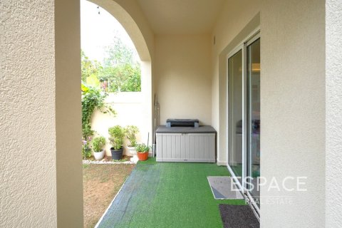 Villa in The Lakes, Dubai 3 bedrooms, 241 sq.m. № 61726 - photo 16