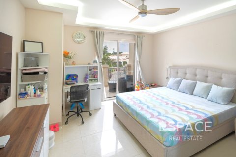 Villa in The Lakes, Dubai 3 bedrooms, 241 sq.m. № 61726 - photo 7