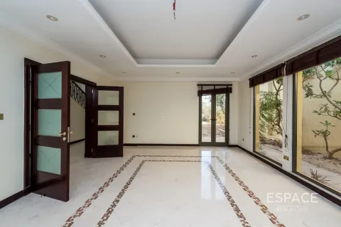 Villa in Palm Jumeirah, Dubai 4 bedrooms, 657 sq.m. № 61715 - photo 5