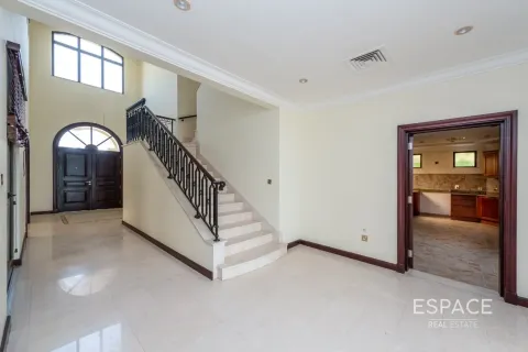 Villa in Palm Jumeirah, Dubai 4 bedrooms, 657 sq.m. № 61715 - photo 7