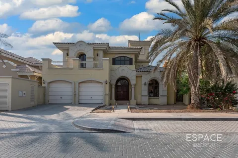 Villa in Palm Jumeirah, Dubai 4 bedrooms, 657 sq.m. № 61715 - photo 1