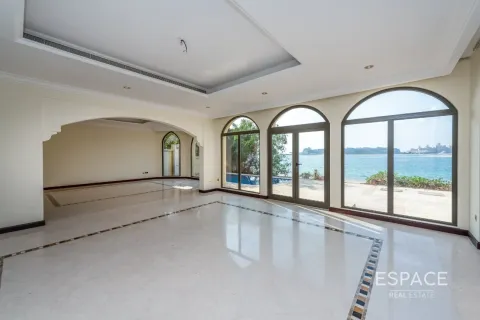 Villa in Palm Jumeirah, Dubai 4 bedrooms, 657 sq.m. № 61715 - photo 3