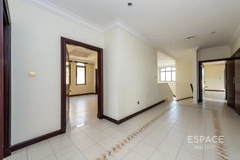 Villa in Palm Jumeirah, Dubai 4 bedrooms, 657 sq.m. № 61715 - photo 13