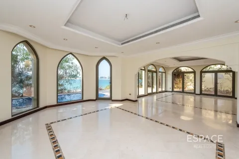 Villa in Palm Jumeirah, Dubai 4 bedrooms, 657 sq.m. № 61715 - photo 2